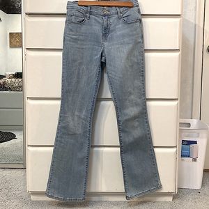 🎒515 Bootcut Levi Jeans size 4 Light Blue Wash Embroidered Pocket